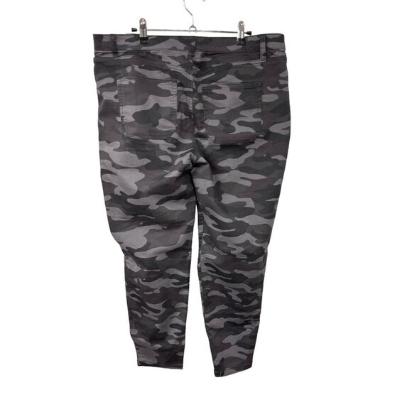 Knox Rose Women’s Size 16W Camo No Gap High-Rise Utility Waist Pants - Picture 2 of 5